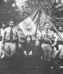 A Cristero-k vezetői a Szűzmáriás zászlóval